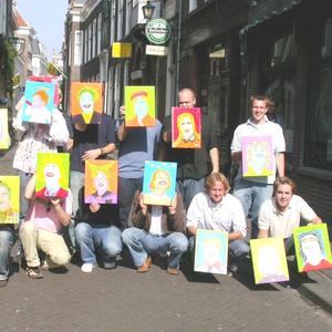 Workshop portret schilderen in de  stijl van Andy Warhol in het Hofkwartier van Den Haag centrum, Zuid-Holland als bedrijfsuitje of teamuitje, vrijgezellenfeest, familie uitje of zomaar een uitje.