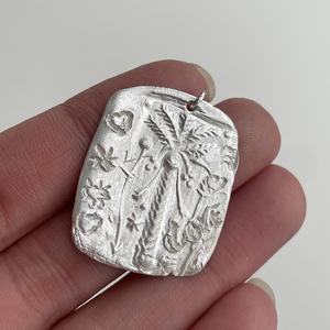 Sieraden workshop, zilveren bedeltjes