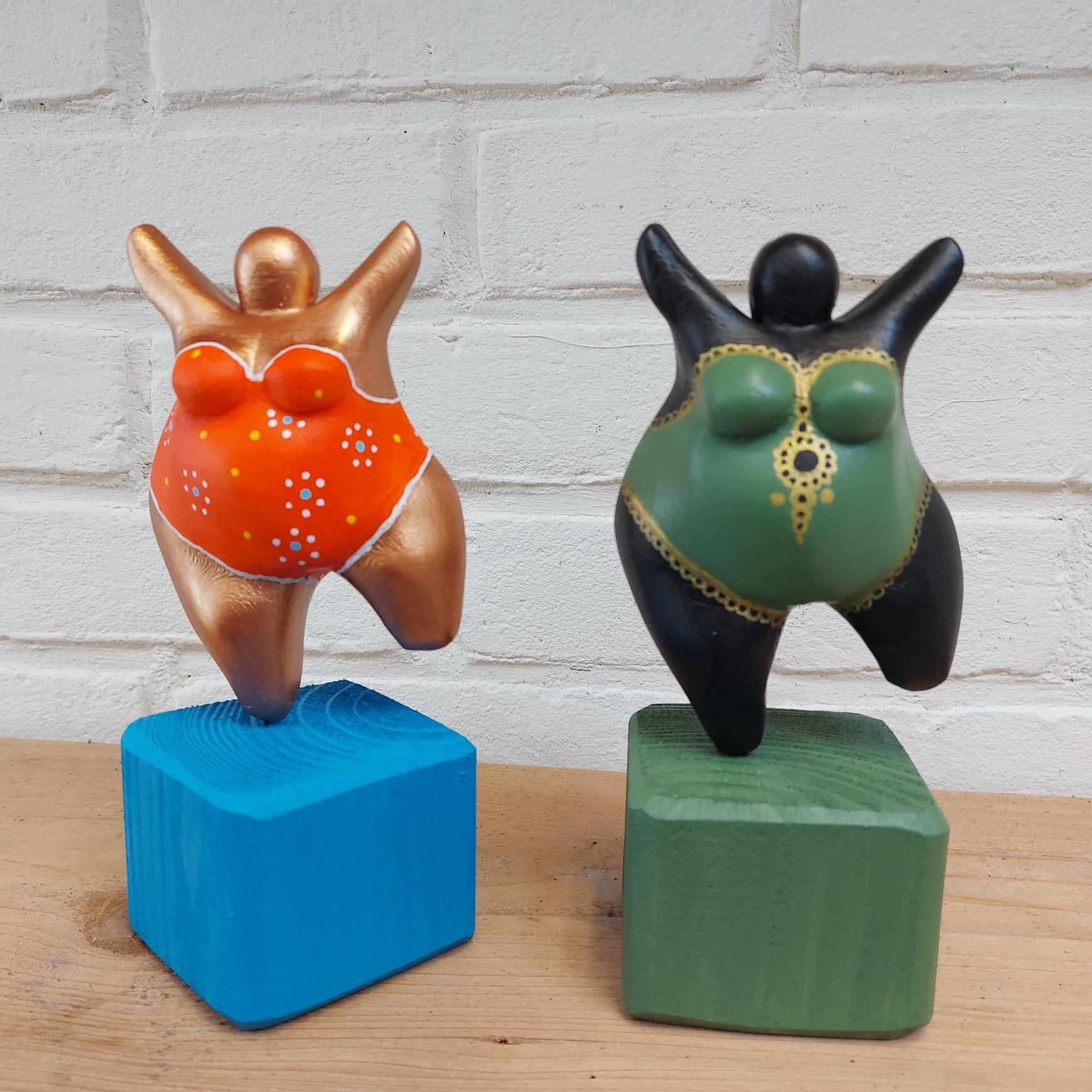 Dikke dame beeldje beschilderen — foto 1