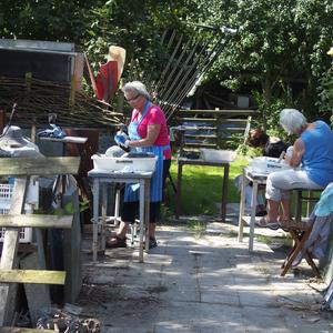 Beeldhouwen bij atelier goldenbeld