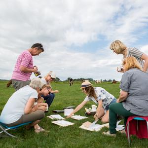 Tekenen tussen de koeien